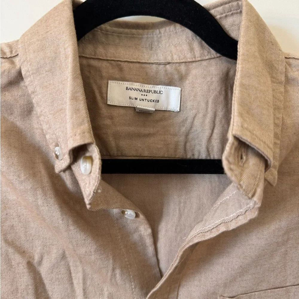 Banana Republic Men's Tan Casual Button-Down Shirt